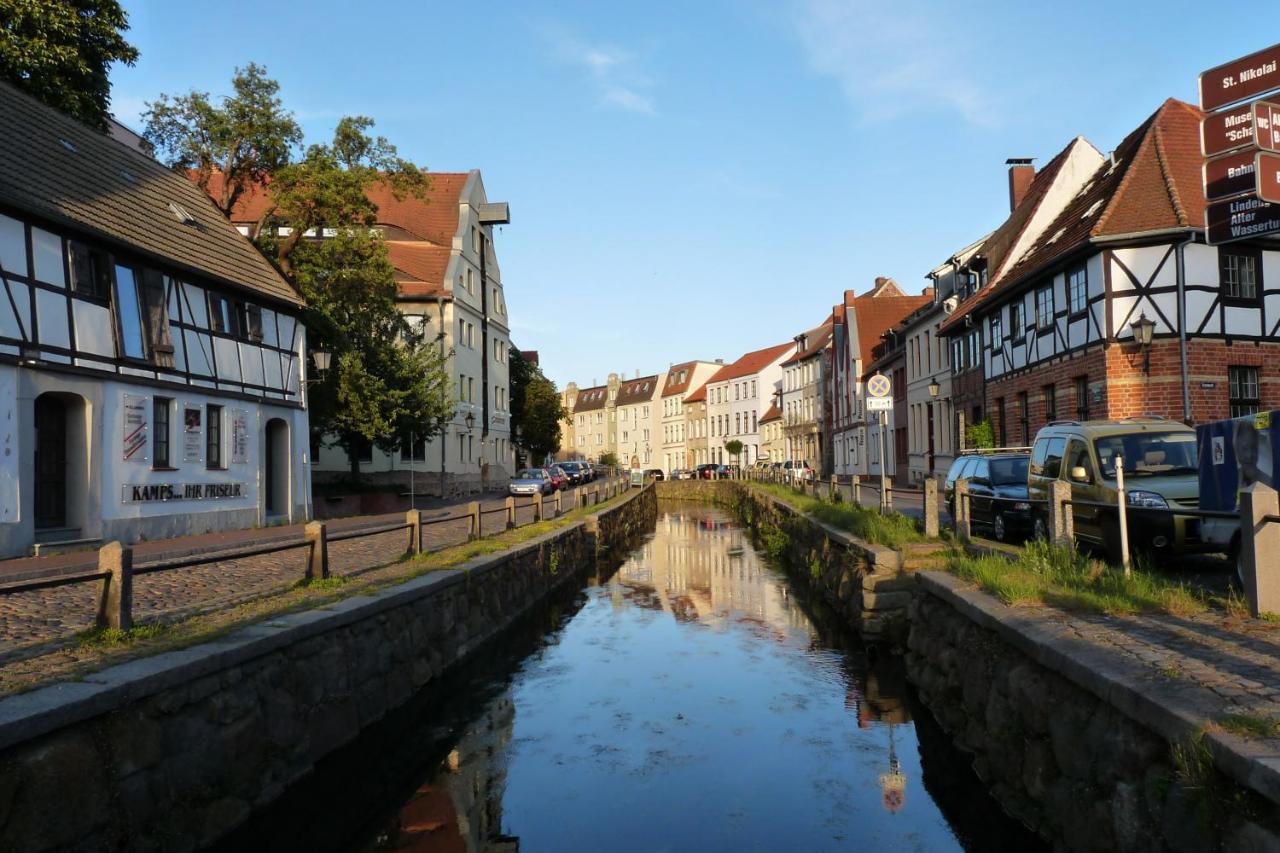 Villenappartement Mit Blick Ins Gruene Am Rande Der Wunderschoenen Altstadt Wismar Exterior photo